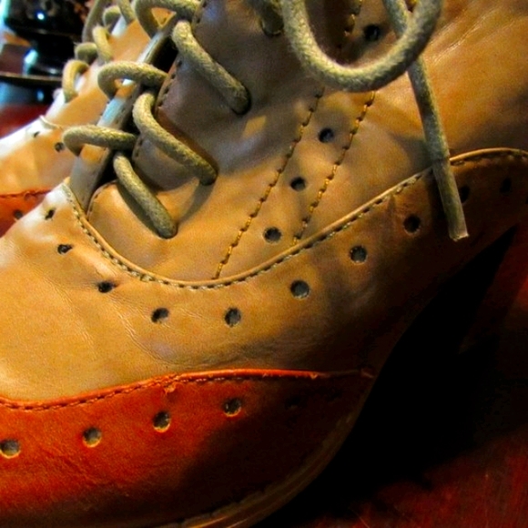 *SOLD* Leather Sage Green & Brown Spectator Heels - 7.5M - Picture 6 of 14